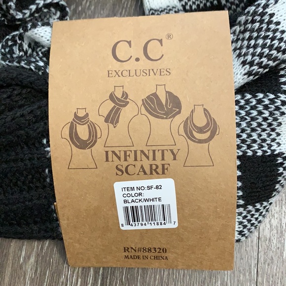 C.C Cheveux Hat and Infinity Scarf Set - Picture 8 of 9